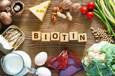 Os produtos alimentares ricos em biotina s&atilde;o bons para o cabelo.