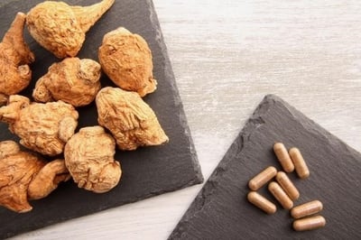 Rada Lepidium meyenii e c&aacute;psulas com maca.