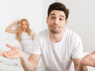  Ein junger Mann zeigt kein Interesse an Sex